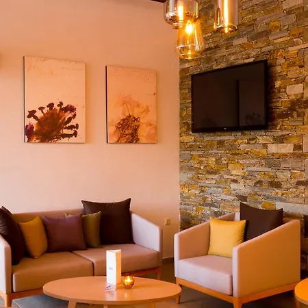 Bebis Коккино-Неро