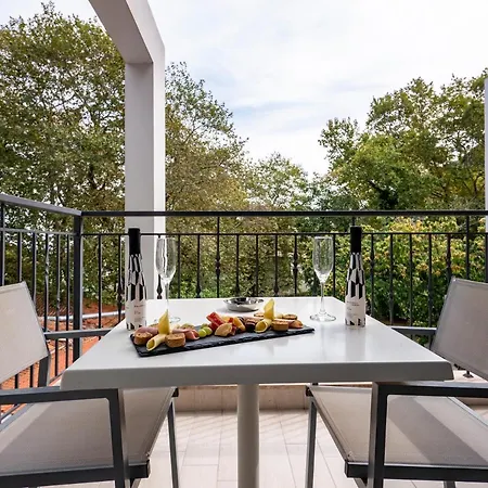 Bebis Коккино-Неро