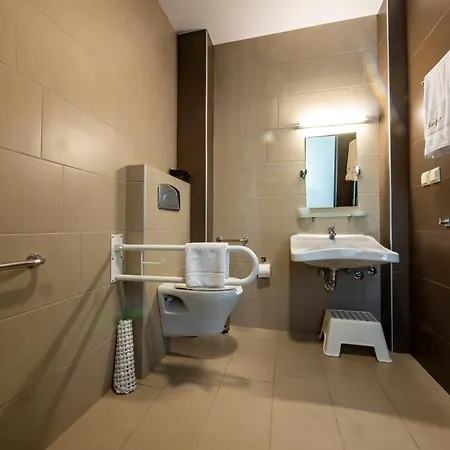 Bebis Коккино-Неро